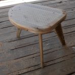 Petite table basse pied trapèze